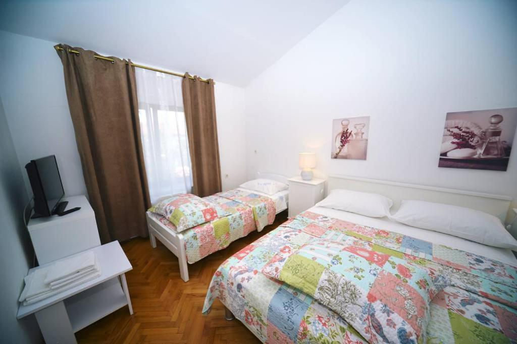 Apartments And Rooms Lago Рупа Екстериор снимка