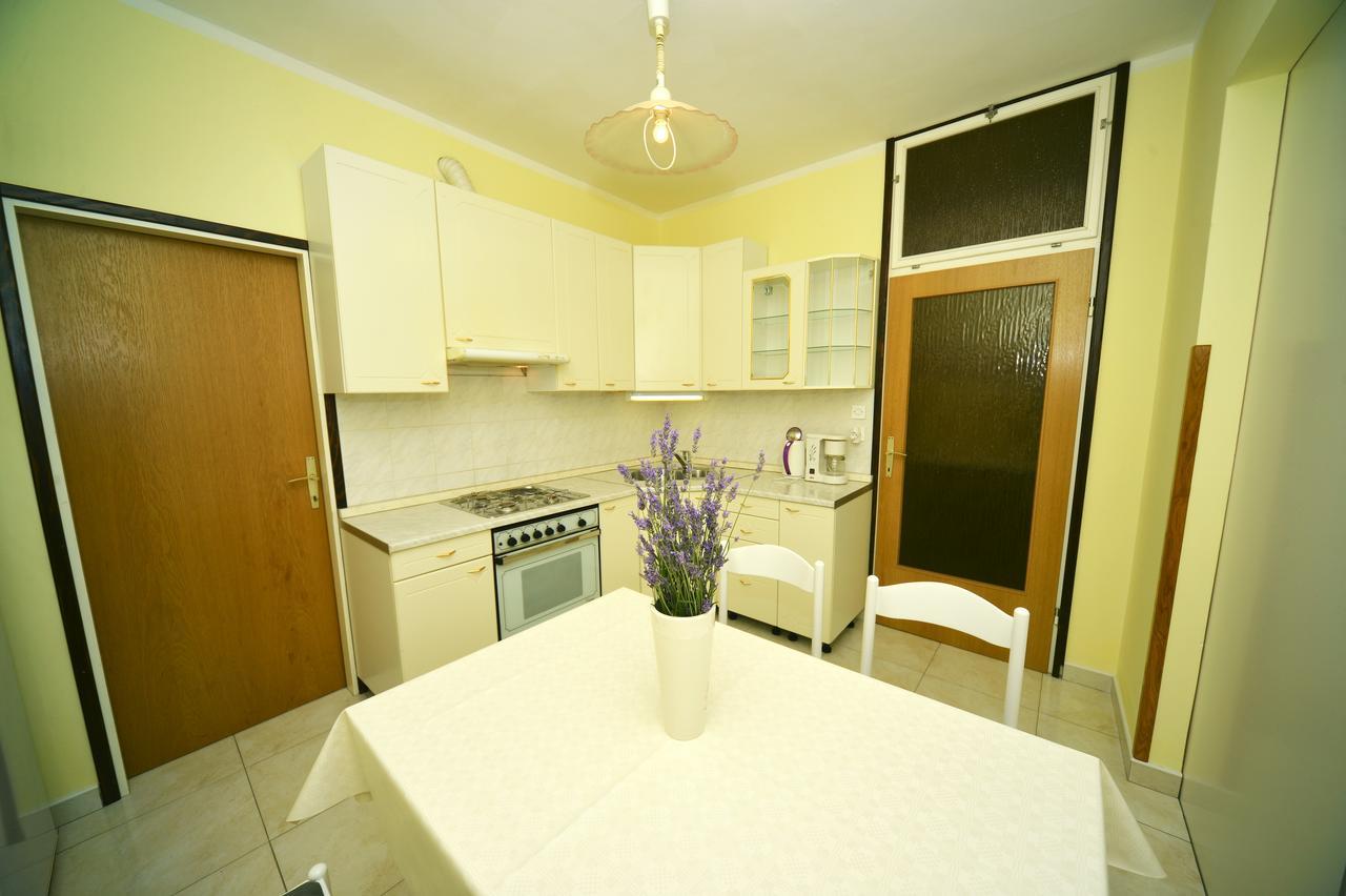 Apartments And Rooms Lago Рупа Екстериор снимка